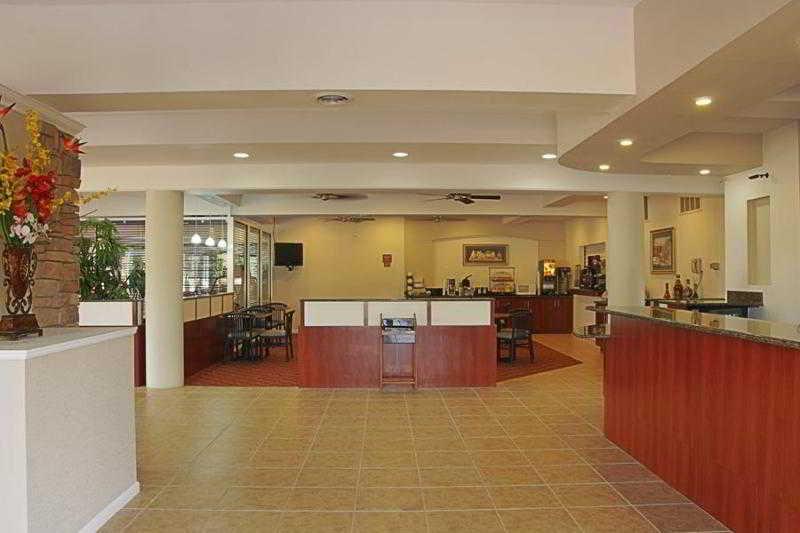 Quality Inn Weeki Wachee Beltér fotó