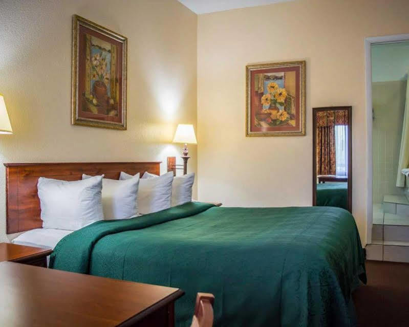 Quality Inn Weeki Wachee Kültér fotó